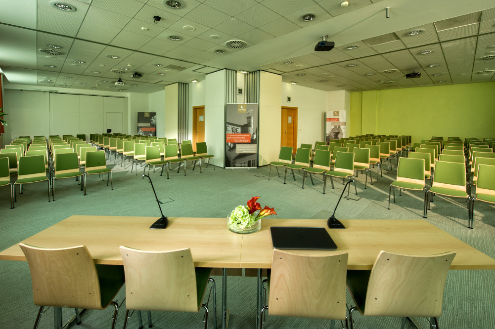 We share one goal: an event to remember. In our modern conference centre, we will exceed your expectations.