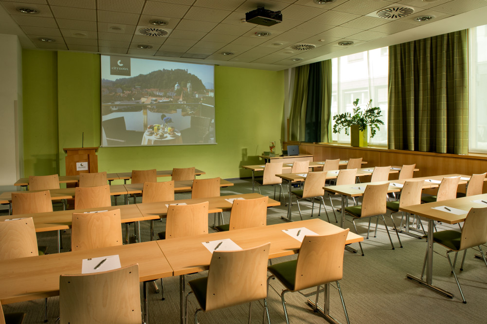 Egal wie groß die Veranstaltung, unser freundliches Personal und die hellen, komplett ausgestattete Konferenzräume werden jede Veranstaltung in ein besonderes Ereignis verwandeln.