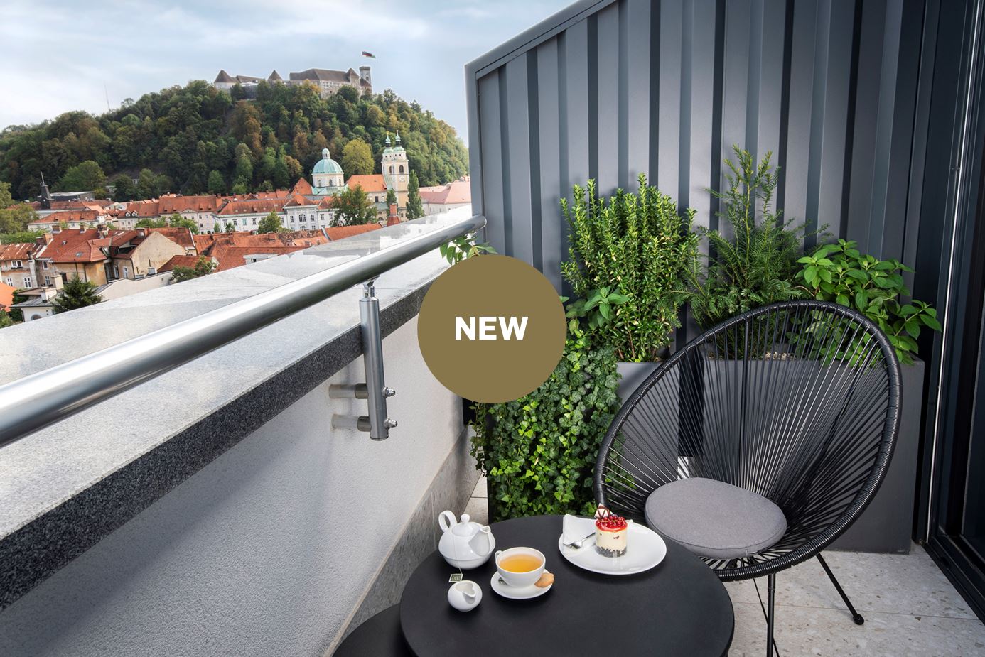 7th floor Deluxe terrace rooms and Above the City Suite now with a special 30% discount on your stay until April 6h 2023.